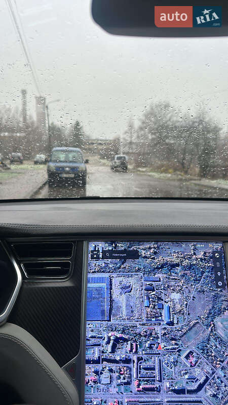 Лифтбек Tesla Model S 2013 в Долине