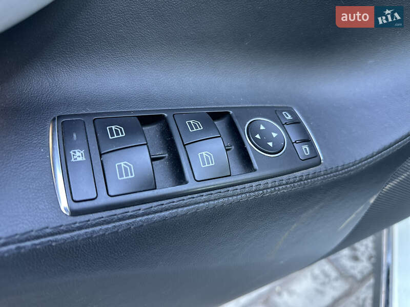 Лифтбек Tesla Model S 2013 в Долине