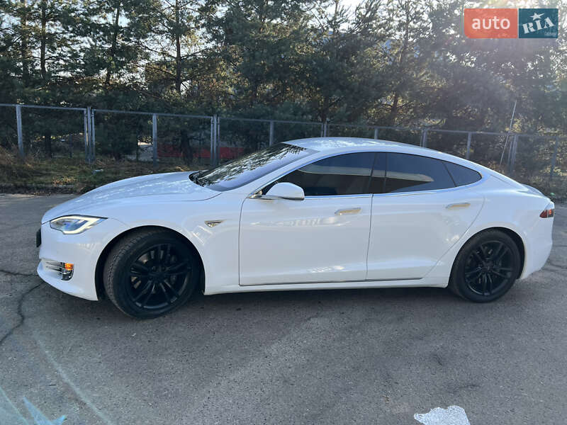 Лифтбек Tesla Model S 2016 в Самборе