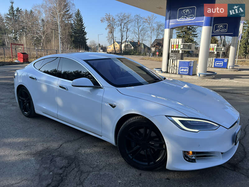 Лифтбек Tesla Model S 2016 в Самборе