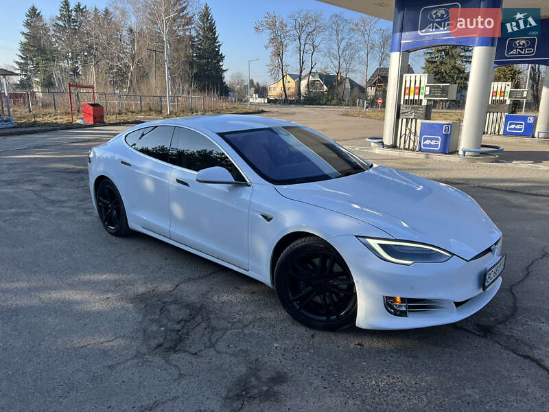 Лифтбек Tesla Model S 2016 в Самборе