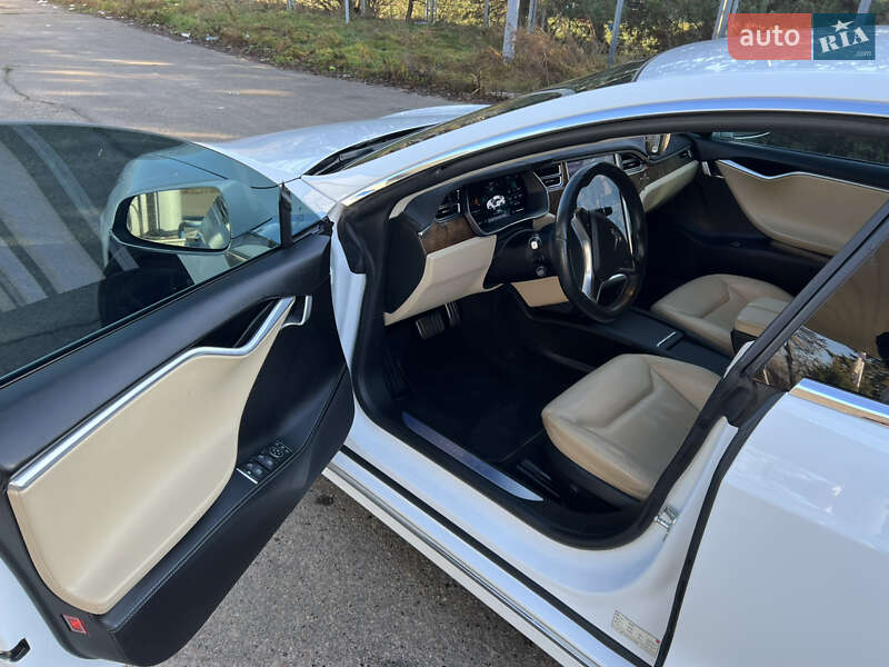 Лифтбек Tesla Model S 2016 в Самборе