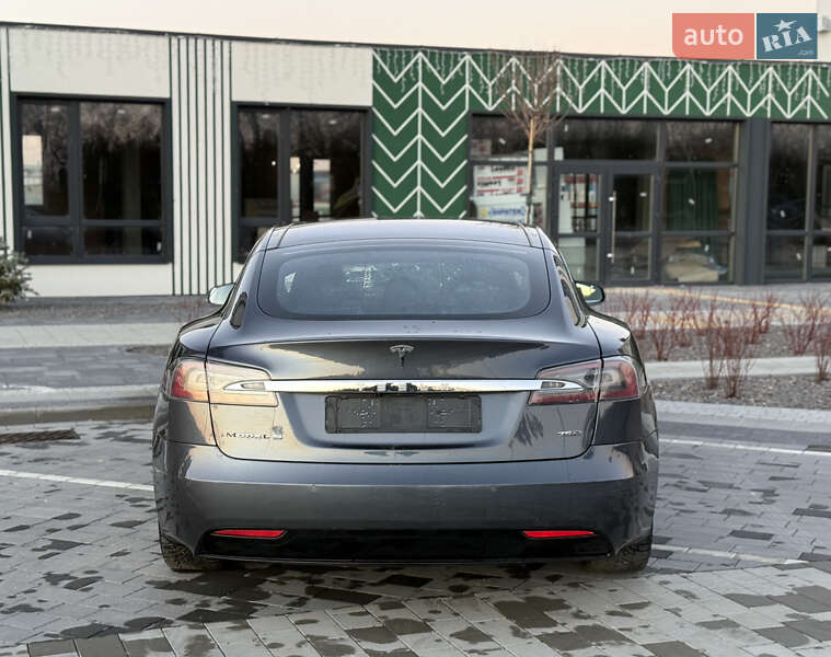 Лифтбек Tesla Model S 2018 в Городке