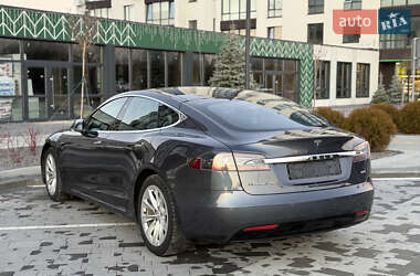 Лифтбек Tesla Model S 2018 в Городке