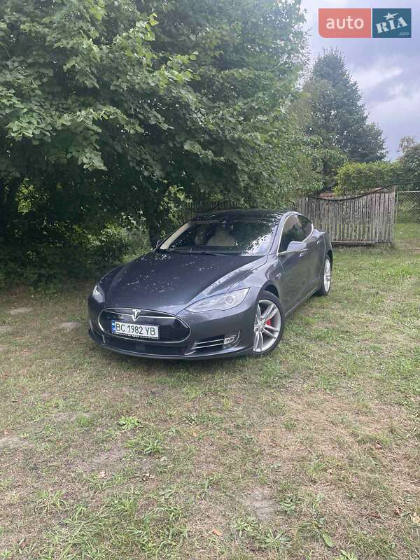 Лифтбек Tesla Model S 2015 в Киеве