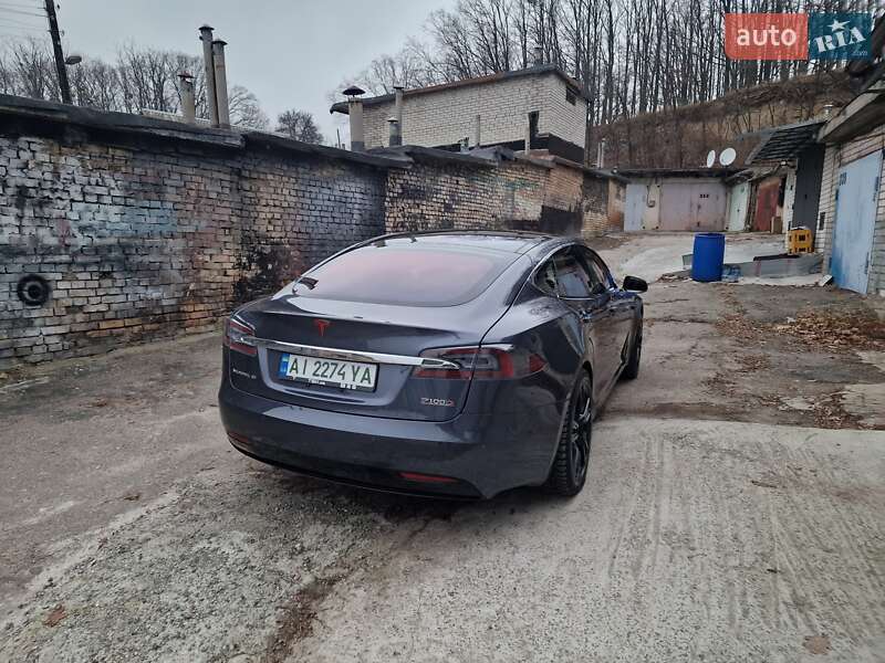 Лифтбек Tesla Model S 2018 в Вышгороде