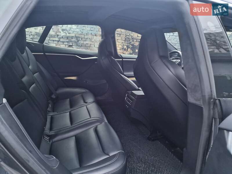 Лифтбек Tesla Model S 2018 в Вышгороде
