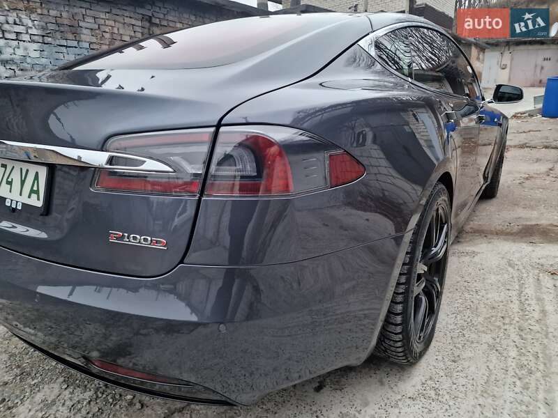 Лифтбек Tesla Model S 2018 в Вышгороде
