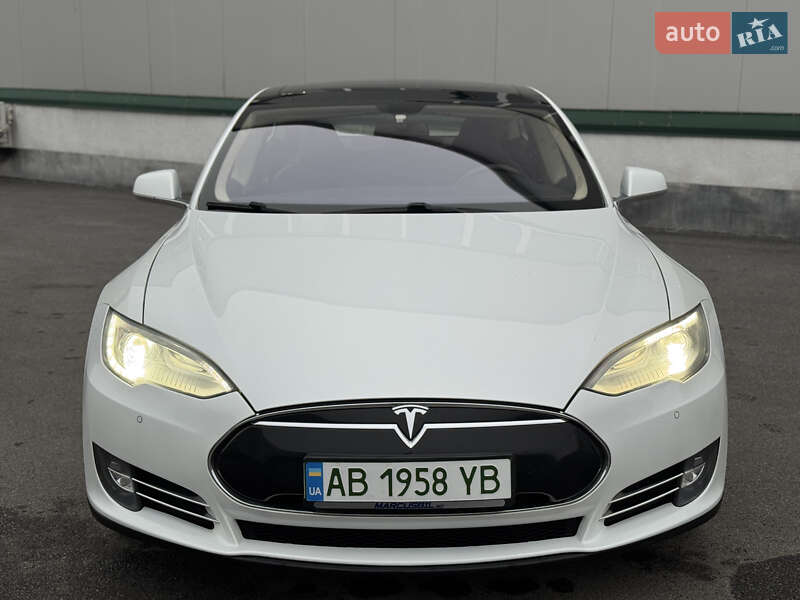Лифтбек Tesla Model S 2014 в Виннице
