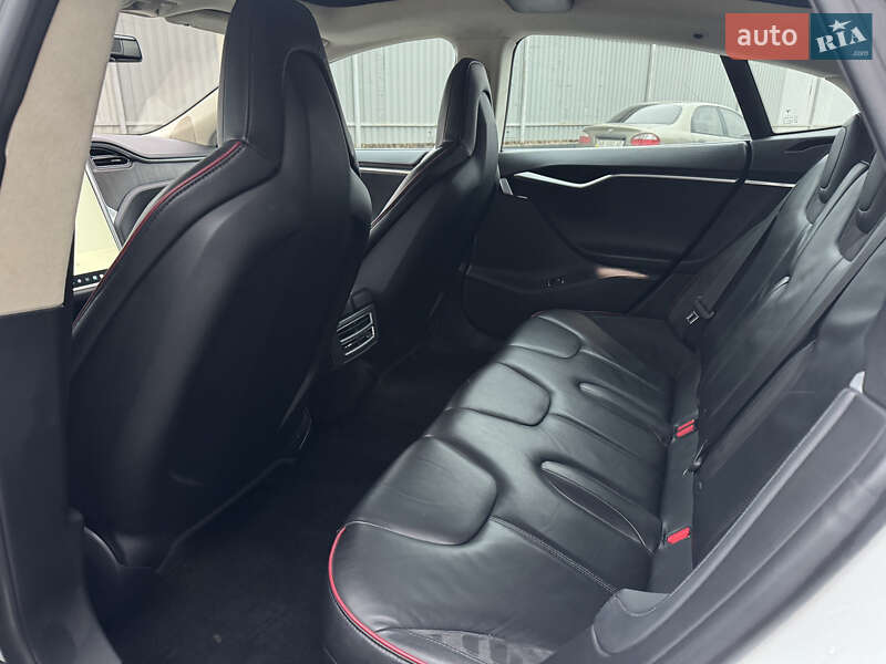 Лифтбек Tesla Model S 2014 в Виннице