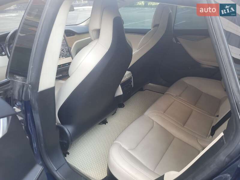 Ліфтбек Tesla Model S 2018 в Дніпрі