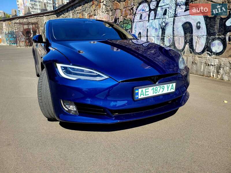 Ліфтбек Tesla Model S 2018 в Дніпрі