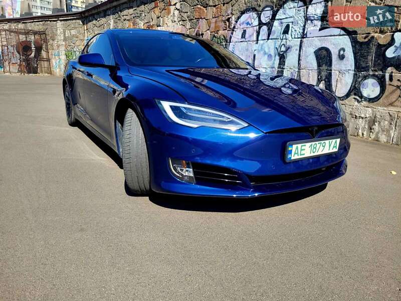 Ліфтбек Tesla Model S 2018 в Дніпрі