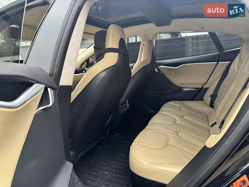 Лифтбек Tesla Model S 2014 в Львове
