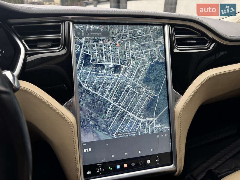 Лифтбек Tesla Model S 2014 в Львове