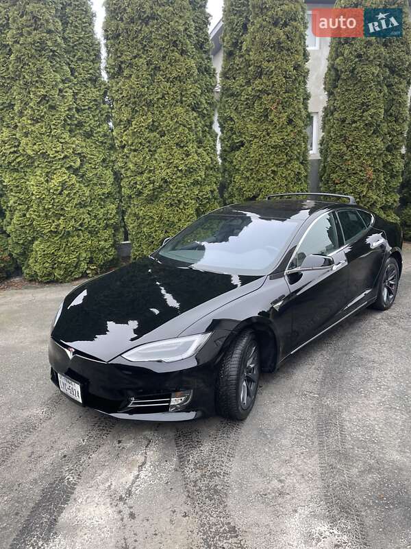 Лифтбек Tesla Model S 2019 в Ровно