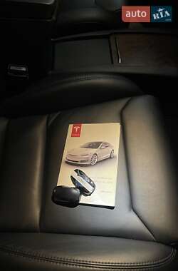 Лифтбек Tesla Model S 2019 в Березному