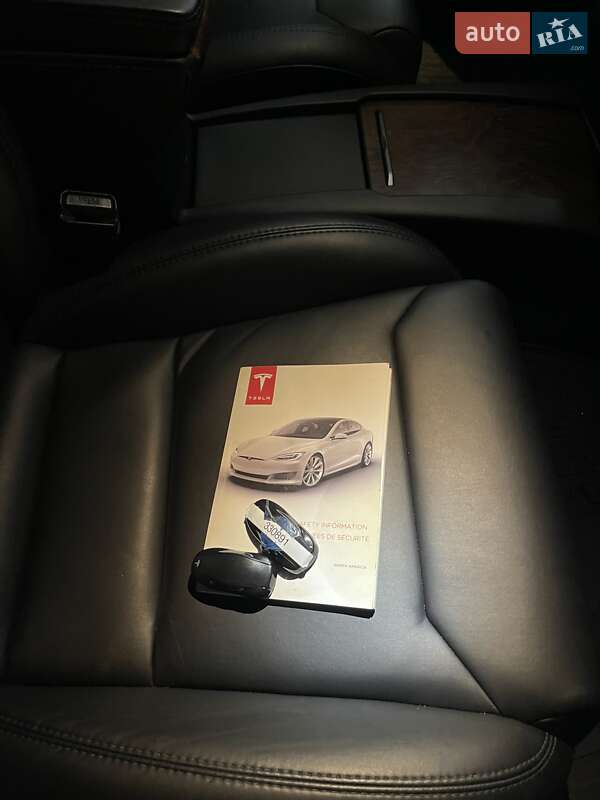 Лифтбек Tesla Model S 2019 в Ровно