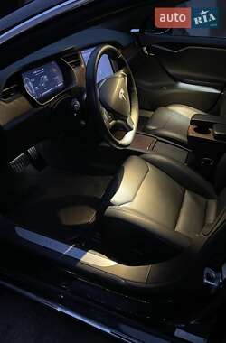 Лифтбек Tesla Model S 2019 в Березному