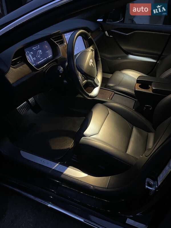 Лифтбек Tesla Model S 2019 в Ровно