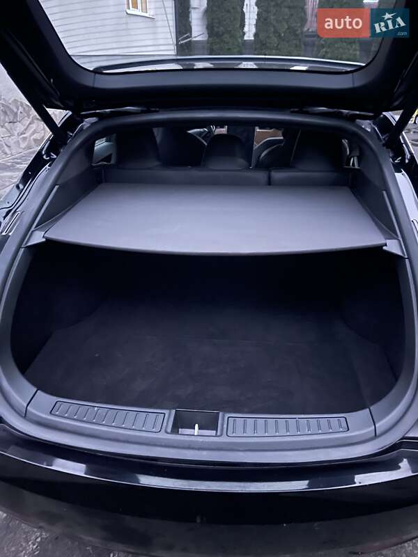 Лифтбек Tesla Model S 2019 в Ровно