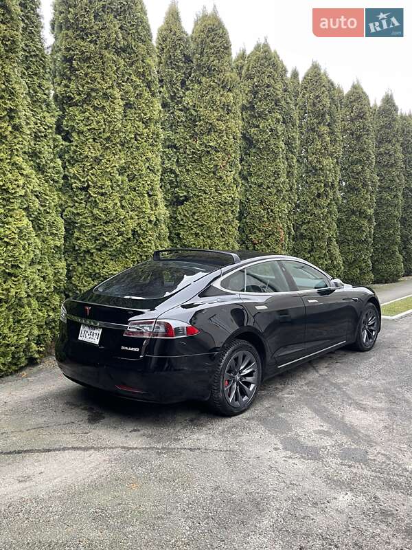 Лифтбек Tesla Model S 2019 в Ровно