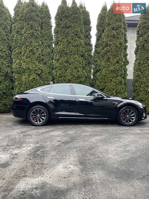 Лифтбек Tesla Model S 2019 в Ровно