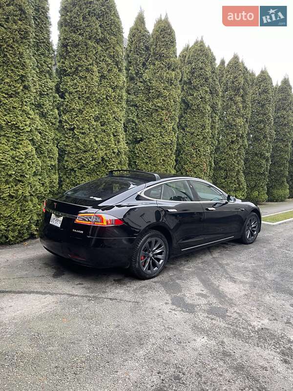 Лифтбек Tesla Model S 2019 в Ровно