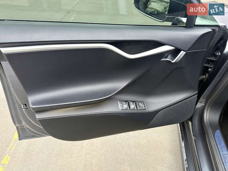 Лифтбек Tesla Model S 2017 в Одессе