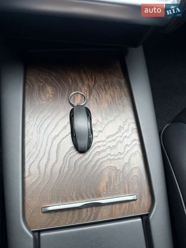 Лифтбек Tesla Model S 2017 в Одессе