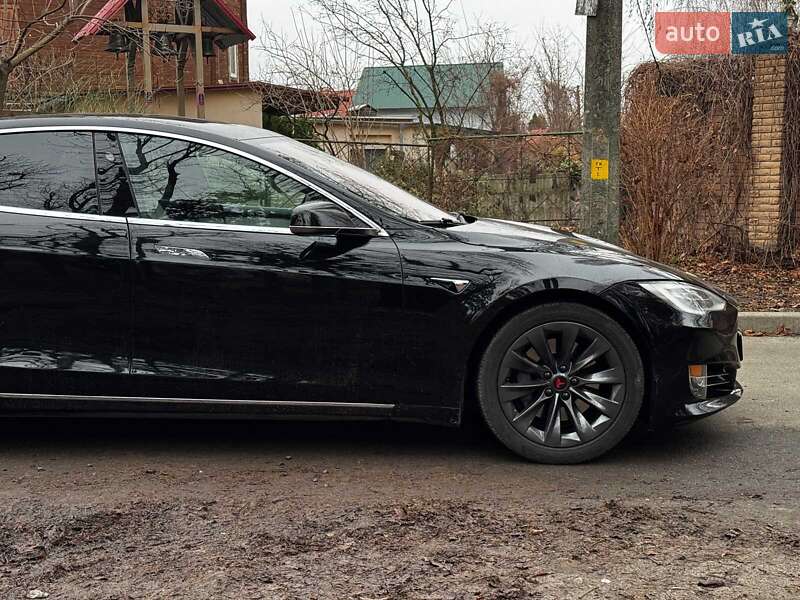 Лифтбек Tesla Model S 2019 в Киеве
