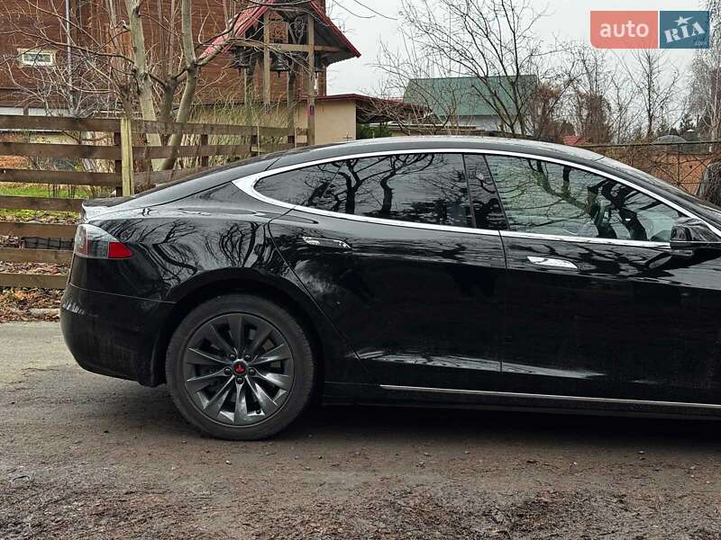Лифтбек Tesla Model S 2019 в Киеве