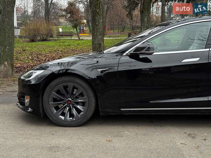 Лифтбек Tesla Model S 2019 в Киеве