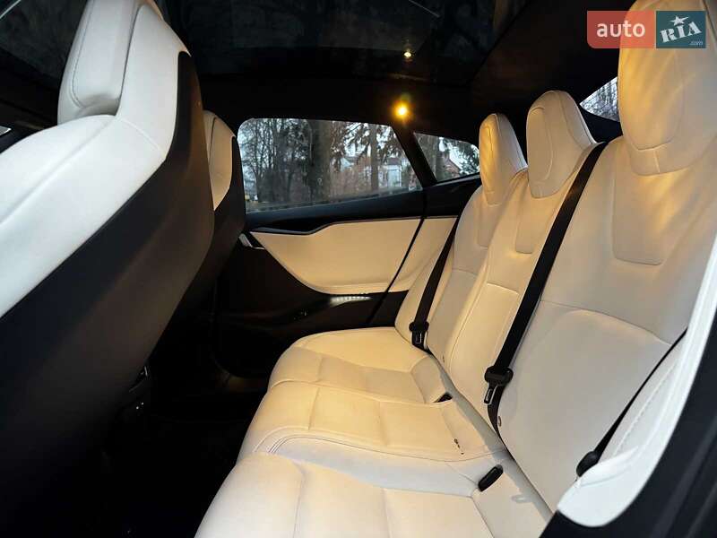 Лифтбек Tesla Model S 2019 в Киеве