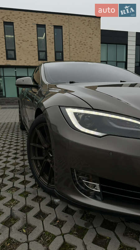 Лифтбек Tesla Model S 2016 в Хмельницком фото 2 Лифтбек Tesla Model S 2016 в Хмельницком