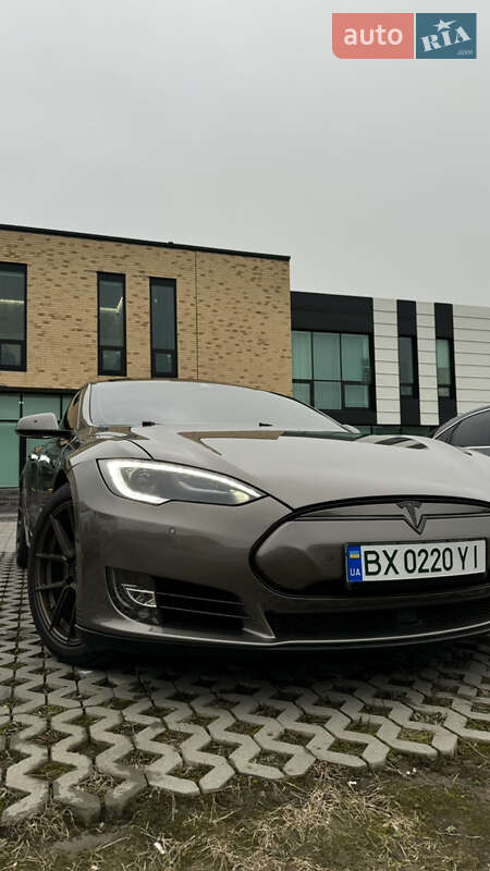 Лифтбек Tesla Model S 2016 в Хмельницком фото Лифтбек Tesla Model S 2016 в Хмельницком