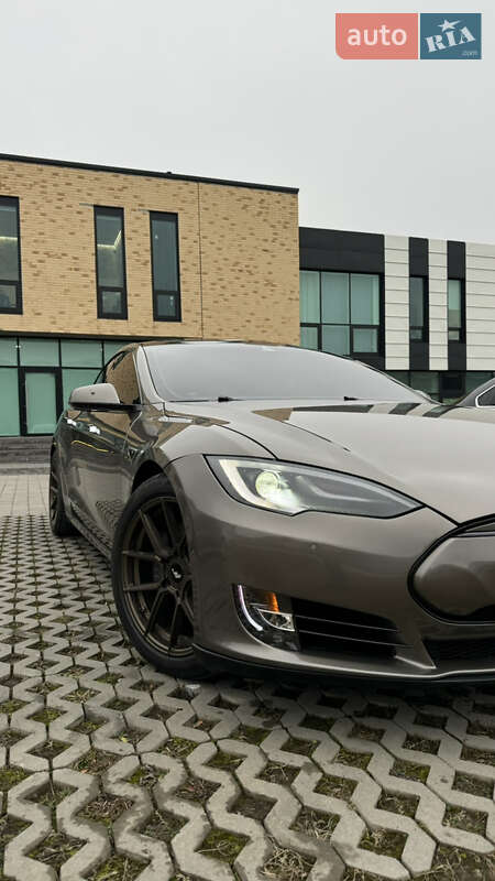 Лифтбек Tesla Model S 2016 в Хмельницком фото 4 Лифтбек Tesla Model S 2016 в Хмельницком