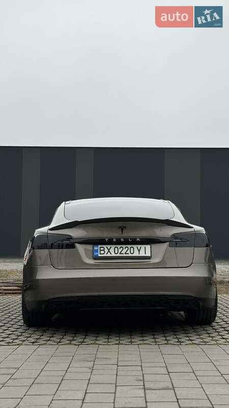 Лифтбек Tesla Model S 2016 в Хмельницком фото 8 Лифтбек Tesla Model S 2016 в Хмельницком