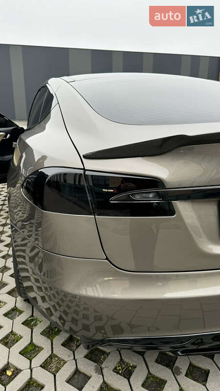 Лифтбек Tesla Model S 2016 в Хмельницком фото 15 Лифтбек Tesla Model S 2016 в Хмельницком