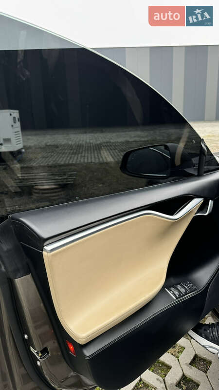 Лифтбек Tesla Model S 2016 в Хмельницком фото 17 Лифтбек Tesla Model S 2016 в Хмельницком