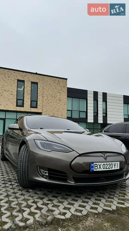 Лифтбек Tesla Model S 2016 в Хмельницком фото 18 Лифтбек Tesla Model S 2016 в Хмельницком