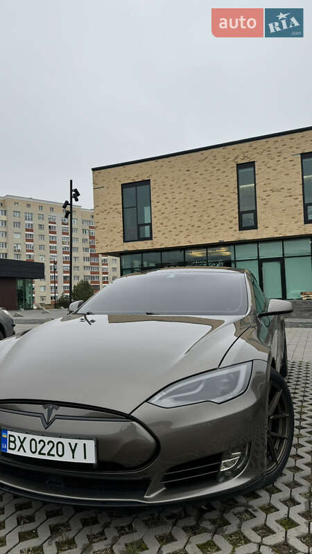 Лифтбек Tesla Model S 2016 в Хмельницком фото 20 Лифтбек Tesla Model S 2016 в Хмельницком