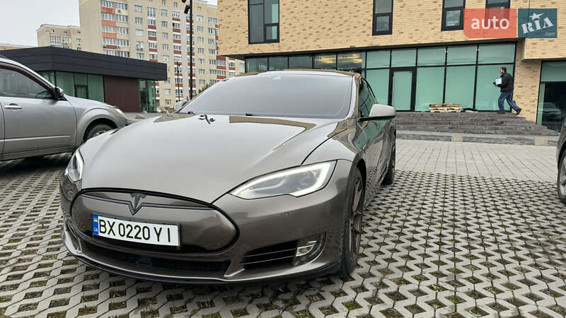 Лифтбек Tesla Model S 2016 в Хмельницком фото 23 Лифтбек Tesla Model S 2016 в Хмельницком