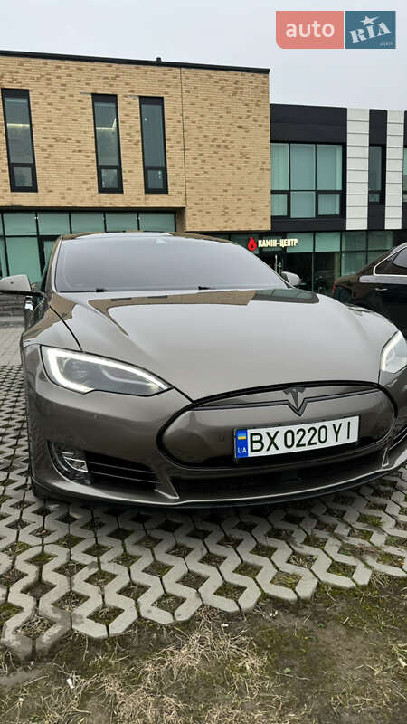 Лифтбек Tesla Model S 2016 в Хмельницком фото 24 Лифтбек Tesla Model S 2016 в Хмельницком