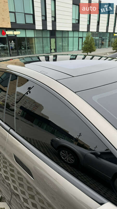 Лифтбек Tesla Model S 2016 в Хмельницком фото 26 Лифтбек Tesla Model S 2016 в Хмельницком