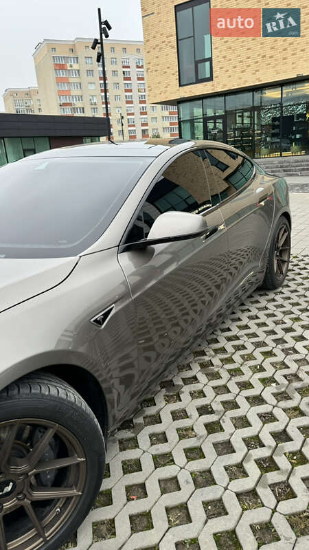 Лифтбек Tesla Model S 2016 в Хмельницком фото 31 Лифтбек Tesla Model S 2016 в Хмельницком