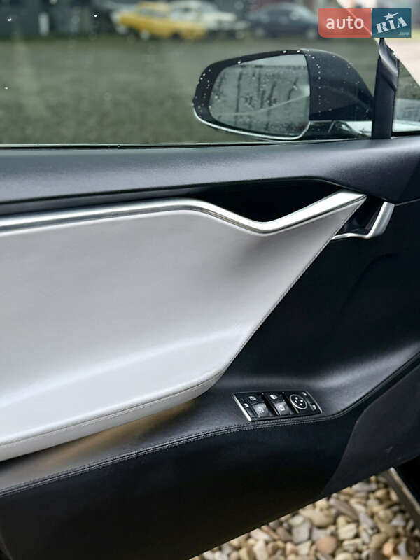 Лифтбек Tesla Model S 2013 в Коломые