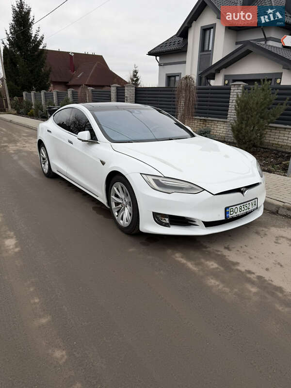 Tesla Model S 2016