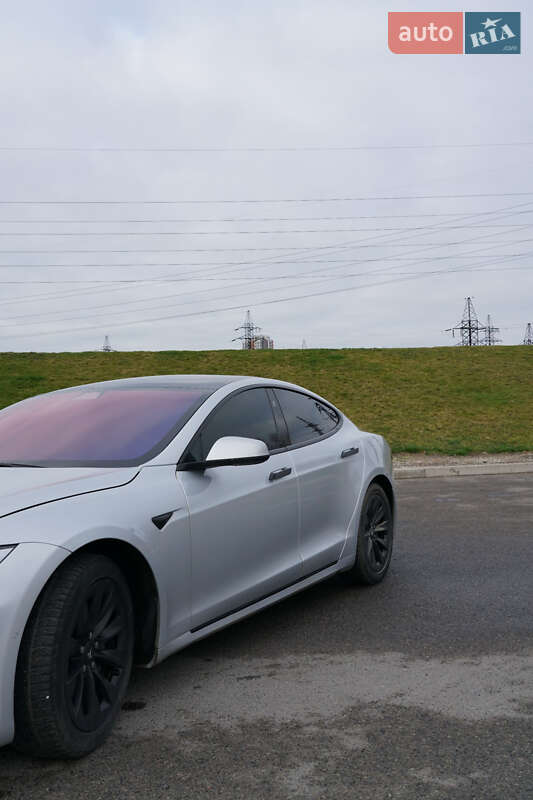 Лифтбек Tesla Model S 2018 в Днепре