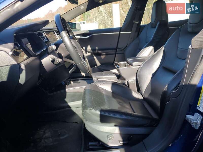 Лифтбек Tesla Model S 2016 в Ивано-Франковске